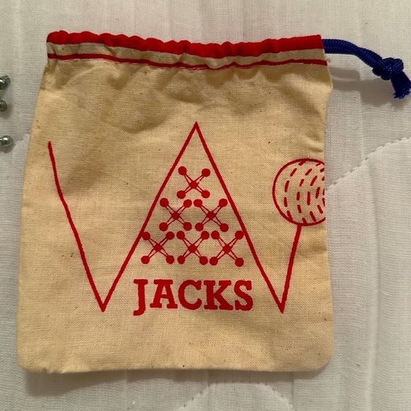HOUSE OF MARBLES CLASSIC JACKS GAME IN COTTON CARRYING POUCH - Picture 2 of 4